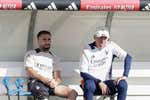 Carvajal ya ejerce como nuevo 'coach' en Valdebebas: «Le perdemos como jugador, pero no como líder del vestuario»