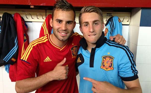 Jesé y Deulofeu, con las categorías inferiores de España. Instagram