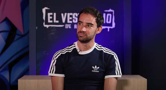 Una pregunta sobre política a Álvaro Martín acaba con una llamada de auxilio sobre Extremadura: «Perdona que me pare aquí un poco»