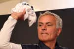 Mourinho reclama la Premier 2017-18: «El United tendría que pagarme la prima y darme la medalla»
