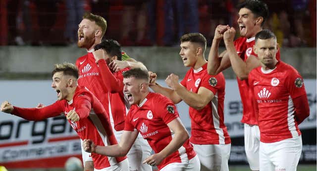 El Larne lleva la competición europea a Irlanda del Norte