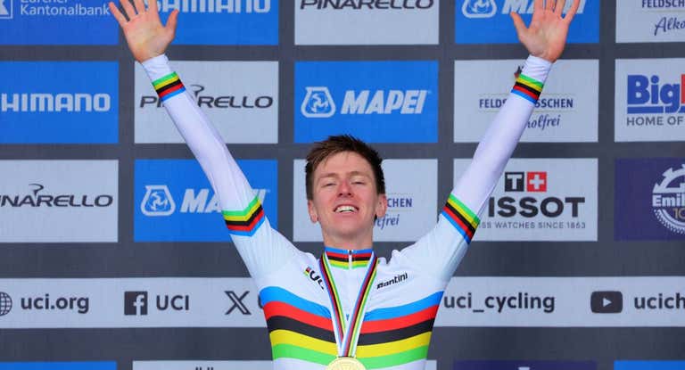Tadej Pogacar, el campeón mundial que llevó al UAE Team Emirates a lo más alto del ciclismo en ruta.