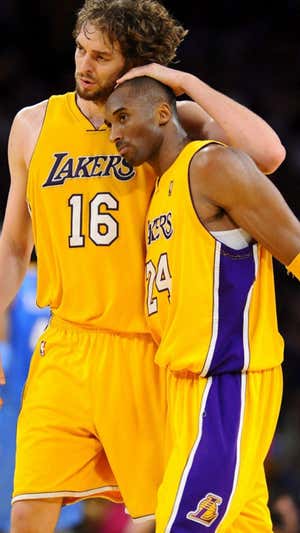 Kobe Bryant y Pau Gasol. Efe