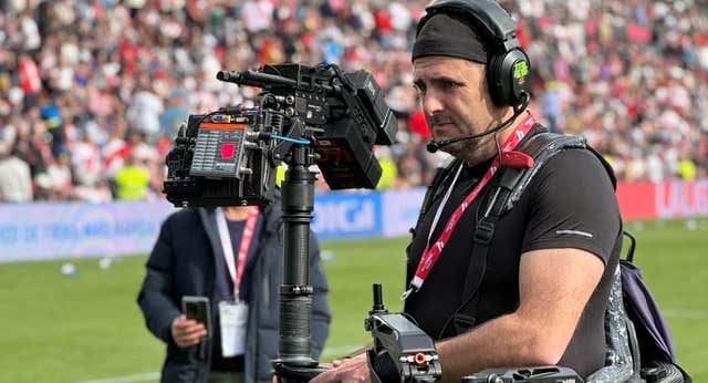 Manu Tomás, steadicam en LaLiga: «Un sueño recurrente es que estoy en medio del Bernabéu y me lesiono o me caigo y retrasan el partido por mi culpa»