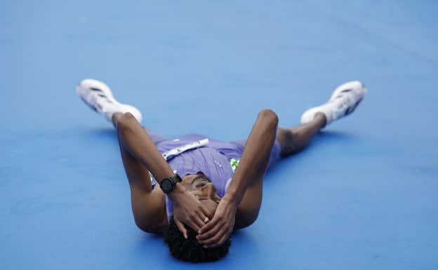 Yomil Kejelcha baja un segundo el récord del mundo de media maratón bajo la lluvia de Valencia