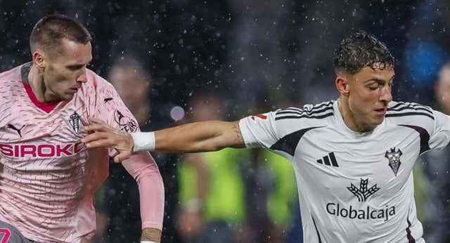 Festival de goles entre Albacete y Sporting marcado por un aguacero