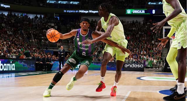 El Unicaja Málaga mantiene su invicto y tumba al Barça con un Perry estelar