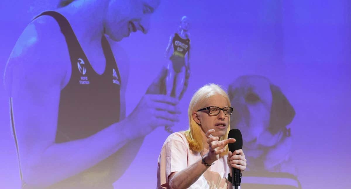 La triatleta Susana Rodríguez, doble campeona paralímpica y campeona del mundo de triatlón, presenta libro, su muñeca Barbie y realiza una actividad con niños.