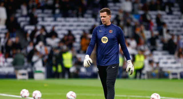 Un vídeo de la fiesta del Barça en el vestuario del Bernabéu caza a Szczesny ‘vapeando’