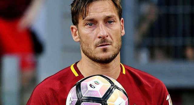 Francesco Totti confirma las dos ofertas que tiene para volver… a sus 48 años: “No bromeo”