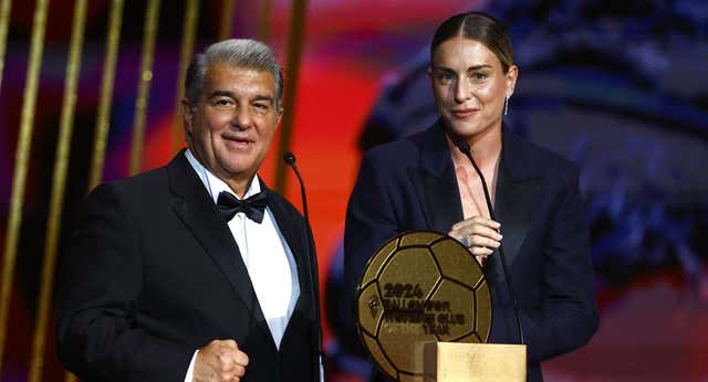 Laporta empaña el premio al Barça femenino al sacar pecho por Flick y el Clásico