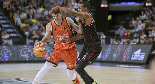 Sergio de Larrea, el mirlo del Valencia Basket que llama con fuerza a la puerta de la Selección