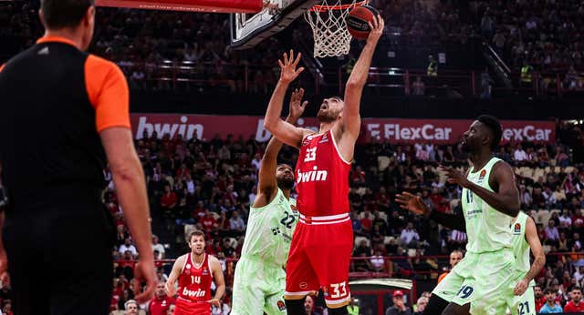 El Olympiacos apisona al Barça y le despoja del liderato de la Euroliga