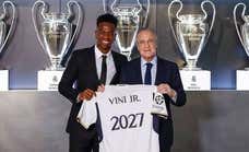 De los dos ases en la manga de Vinicius para renovar con el Real Madrid, uno se ha caído, pero el más fuerte sigue sobre la mesa