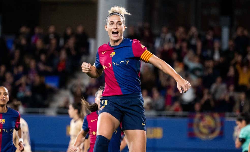 Alexia Putellas se sienta en la mesa de los mejores para redondear una fiesta de oro en el Barça