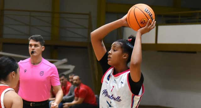 La jugadora Ángela Jiménez permanece grave en la UCI tras ser intervenida