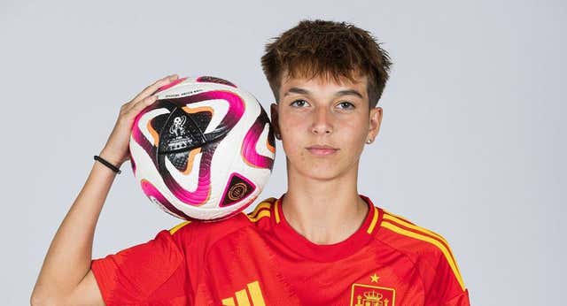 Un viaje a los inicios de Pau Comendador, la perla del Real Madrid que asombra al mundo: «La veía en la calle cuando sacaba al perro y era demasiado buena»