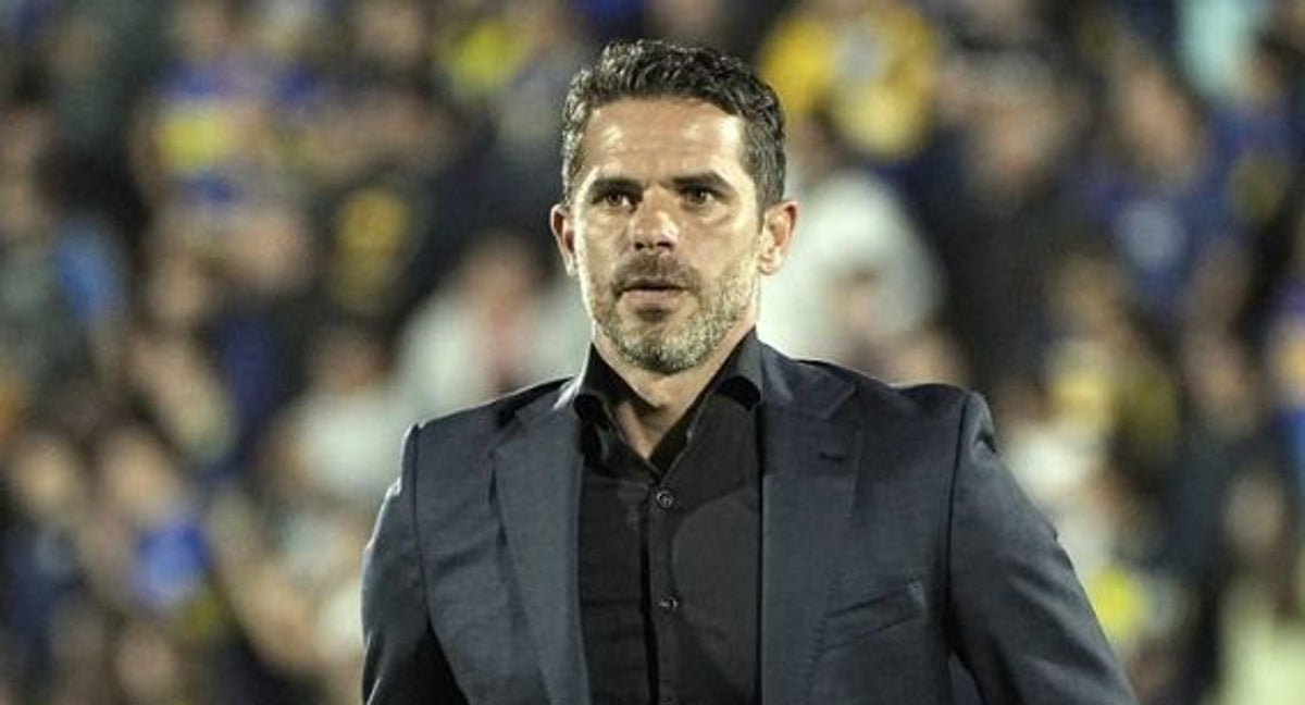 Fernando Gago durante un partido con Boca.