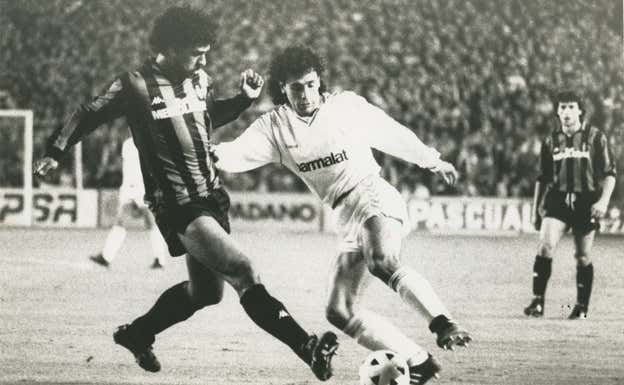 Hugo Sánchez, en aquel partido ante el Milan de 1989.  ARCHIVO