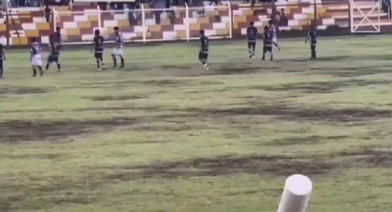 Momento en el que los jugadores se retiran del campo.