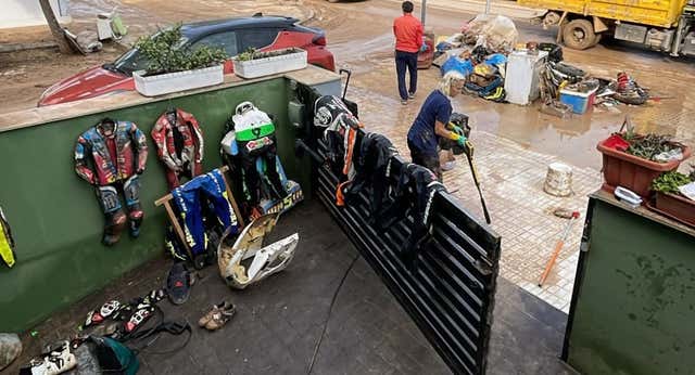 Jaume Masià cambia el mono de piloto por las botas de trabajo para ayudar a Algemesí tras la DANA: «En mi pueblo no ha habido más ayuda que la humanitaria»