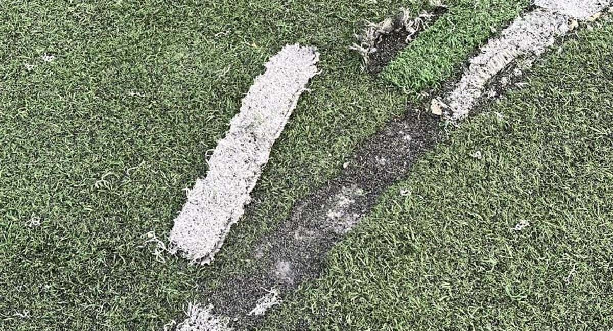 Una de las líneas de la banda de Adurtzabal, totalmente levantadas.