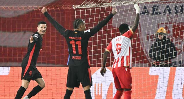 El Barça de los martillos golea por inercia