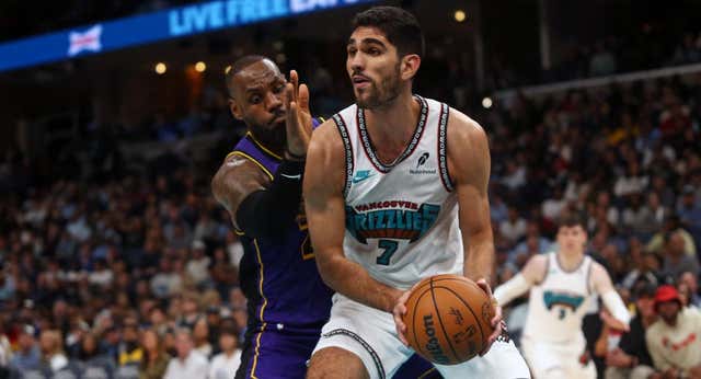 Santi Aldama hace suyo un discurso de Luis Aragonés para firmar un doble-doble someter al ‘Rey’ LeBron James