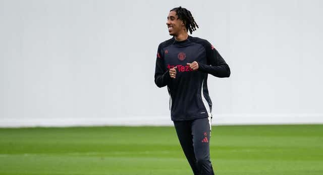 Leny Yoro vuelve a los entrenamientos con el Manchester United y se presentará en sociedad ante Rúben Amorim: “Estará con nosotros lo antes posible”