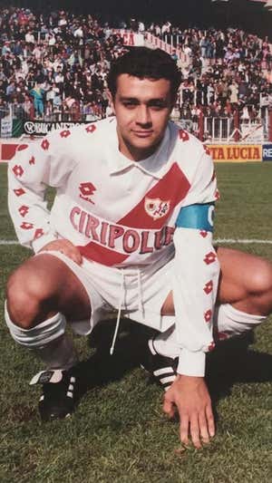 Pedro Riesco, como capitán del Rayo.  Instagram