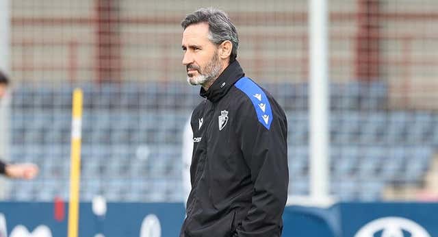 Osasuna llega al Bernabéu con un “chute de energía” por el regreso de Vicente Moreno tras estar en su pueblo ayudando por la DANA