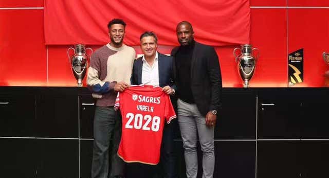 Era un bebé, se colaba en las charlas del equipo de su padre y ahora se enfrentan en Portugal: «Burlémonos el uno del otro»