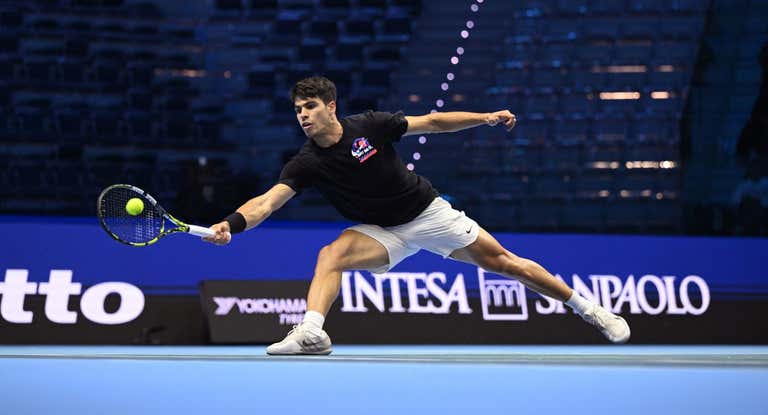 Carlos Alcaraz, durante un entrenamiento en las ATP Finals de Turín.
