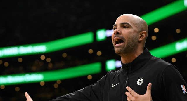 Jordi Fernández se empeña en recuperar al maldito Ben Simmons y mientras gana casi sin querer