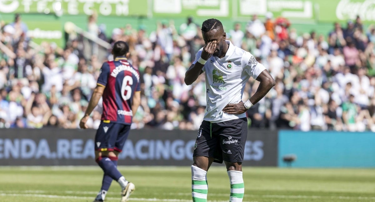 Lago Junior, víctima de presuntos insultos racistas en el Racing de Ferrol-Racing.