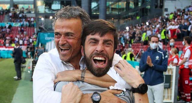 El fútbol y Luis Enrique arropan a Rafel Pol, su mano derecha, tras el fallecimiento de su mujer: «Es un momento muy triste»