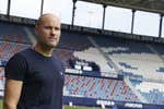 Mateu Lahoz se emociona con la ola de solidaridad que recibe Valencia: «Ahora empiezo a entender el significado de las camisetas de fútbol»