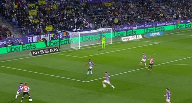 Valladolid dice basta y dedica una gran pañolada al presidente a grito de «Ronaldo vete ya»