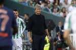 Pellegrini incide en su reflexión sobre el VAR tras el 0-1 del Celta: «Tiene que ser el árbitro quien decida»