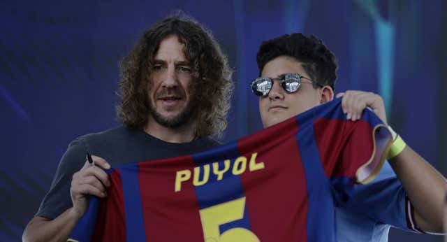 La última explicación al mejor Barça de la historia la da Puyol y la aplica Flick: «Trabajábamos como un equipo pequeño con Guardiola»