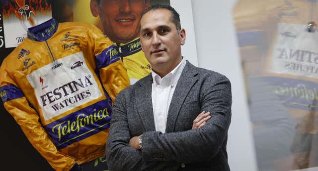 El drama de la Volta a la Comunitat Valenciana: “Llevamos nueve días sacando barro del almacén”