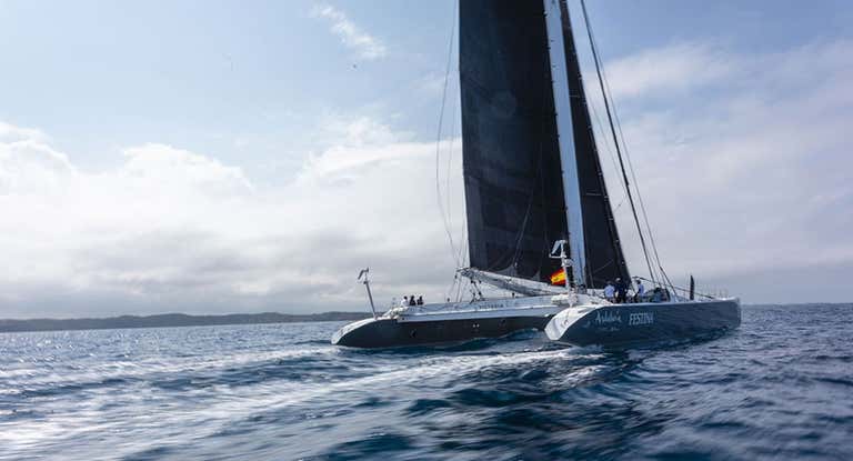 El Victoria deja su estela camino a Gomera.