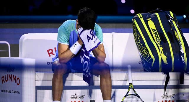 Carlos Alcaraz da el susto y pone en duda su continuidad en las Finals: “En cuanto se mueve un poco, le cuesta respirar”