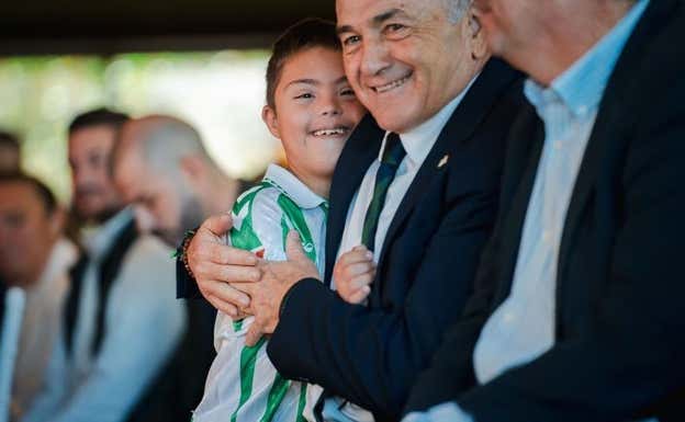 Rafael Gordillo junto al Fichaje Estrella, Jesús Caballo. RBB