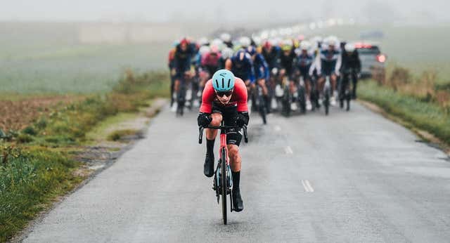 Los equipos ‘pobres’ del ciclismo buscan ‘palancas’ para sobrevivir en el WorldTour