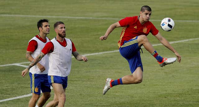 ¿Con qué camiseta debutó Morata con la Selección?