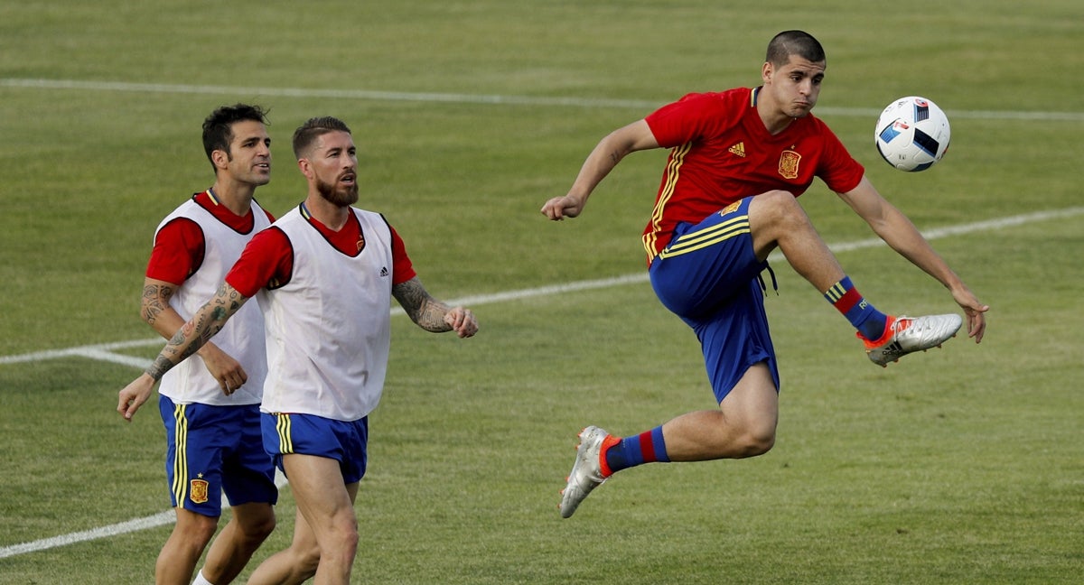 ¿Con qué camiseta debutó Morata con la Selección?