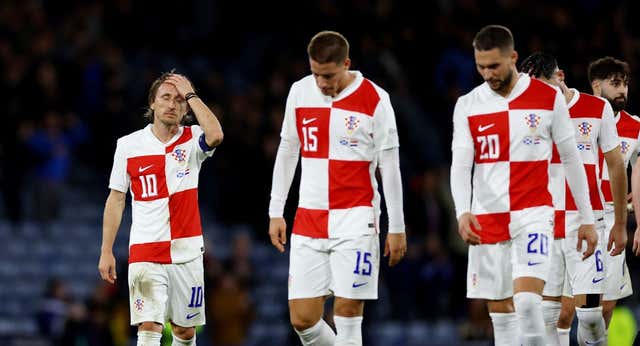 McGinn amarga a Modric y aún puede ocurrir de todo en el grupo