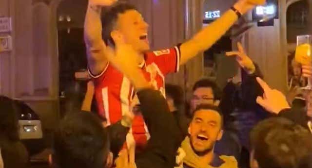 Así se gestó la histórica juerga de los jugadores del Athletic: ‘Mira que Villalibre para otra cosa te manda a la mierda, pero para esto…’
