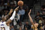 El Rey domina al alien: LeBron James le recuerda a Wembanyama que todavía manda él en la NBA con un récord que todavía no había conseguido
